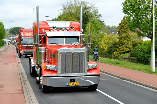 Truckerstocht trekt door Papendrecht