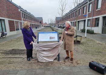 Bord nieuwe straat Springtijpad onthuld