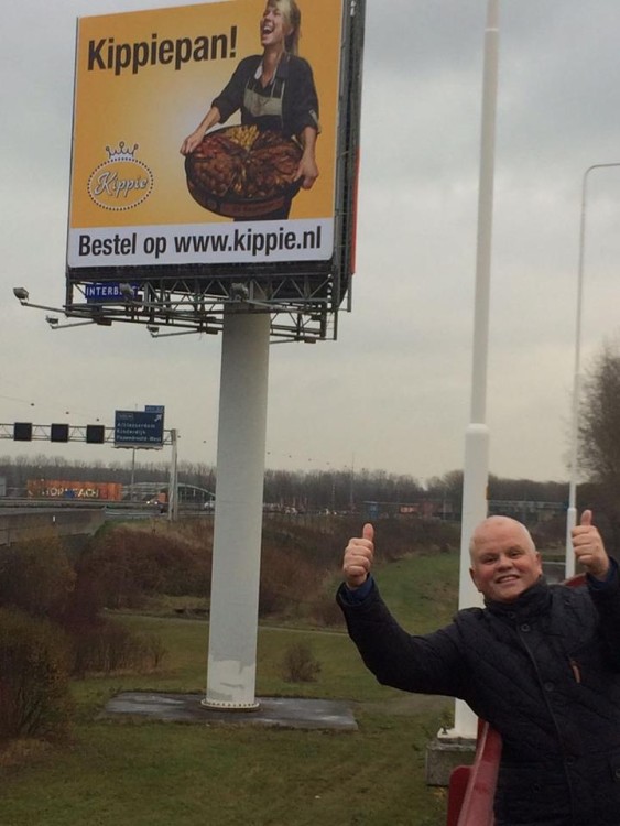 Kippie nu ook groot op billboard langs A15