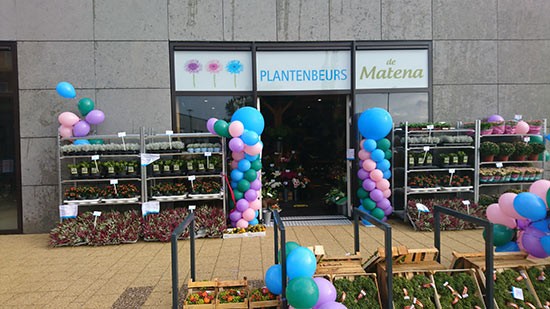 Tweede vestiging van Plantenbeurs geopend op Markt van Matena