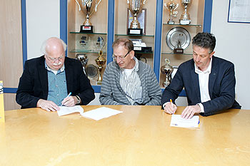 PKC en KNVK tekenen contract nationale korfbaldag